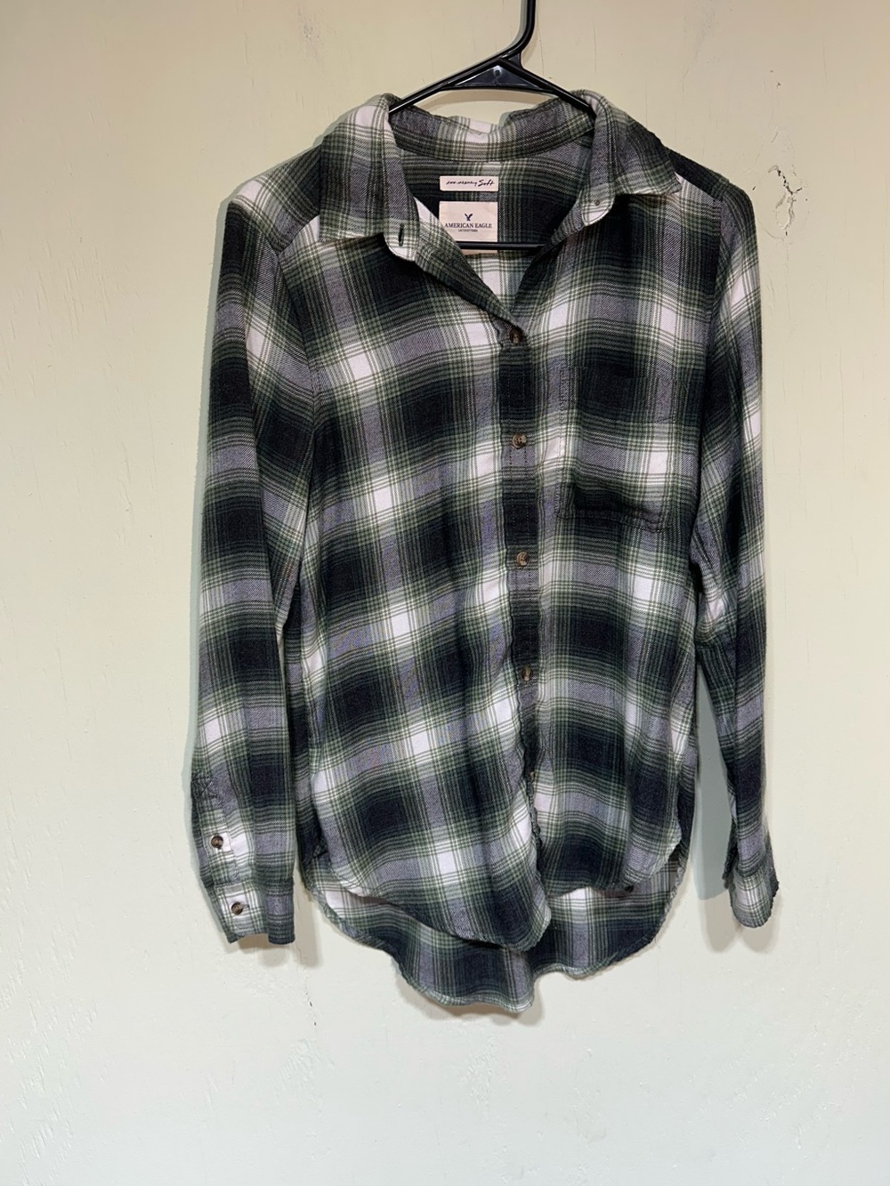 American eagle amazingly soft boyfriend fit green & white plaid button up Small
